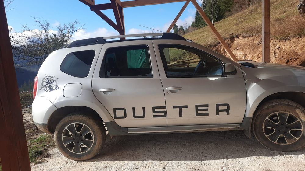 Vând Dacia Duster