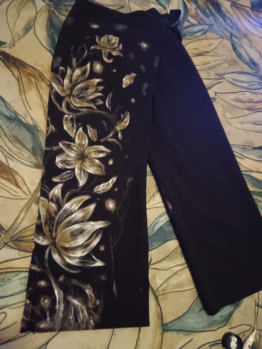 Pantaloni tip fusta