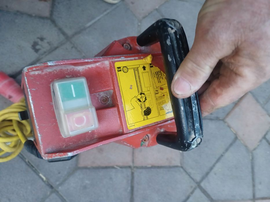 Masina de  carotat DD 400 în stare excelenta