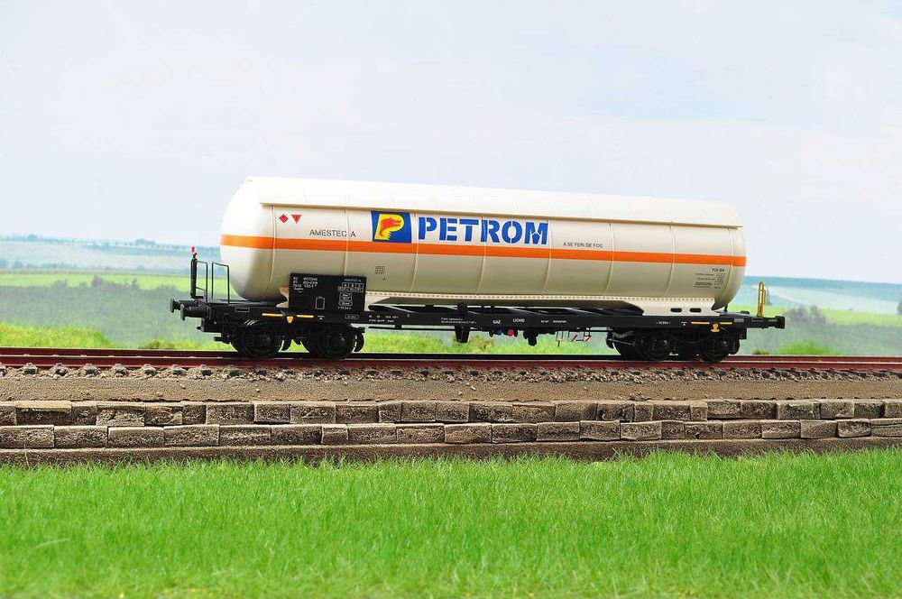 Set trei vagoane cisternă CFR PETROM Amintiri Feroviare 35002 Nou H0