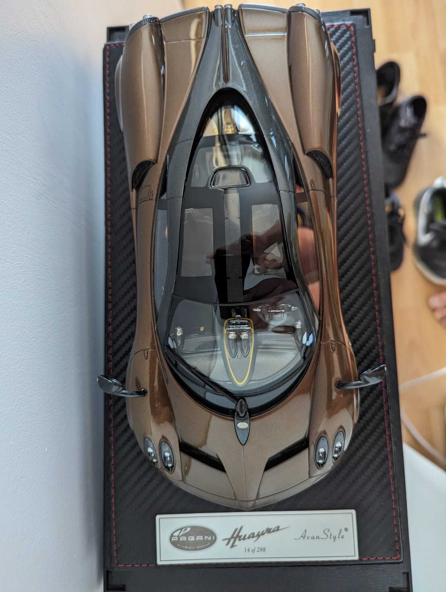 Macheta 1/18 frontiart Avan style Pagani Huayra Carbon Gold nu Autoart