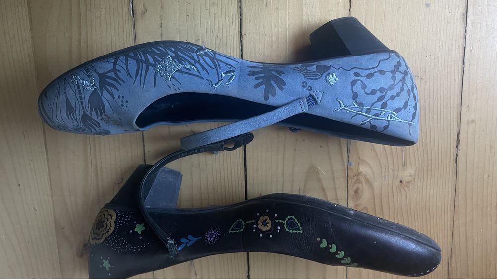 40 Обувки СAMPER естествена кожа морски сини и черни на цветя