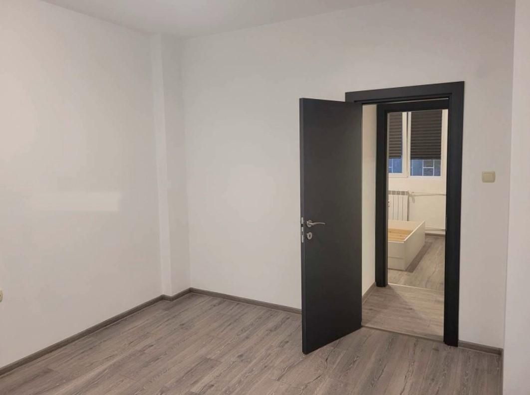 Дава се под наем Тристаен апартамент в София, Център - 62 кв.м за 825 € - Снимка #7
