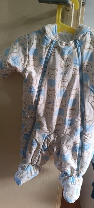 Космонавти/ Бебешки гащеризони