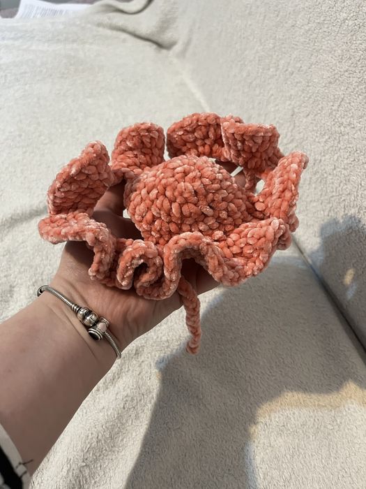 Pălărie croșetată roz pufoasă pentru pisici