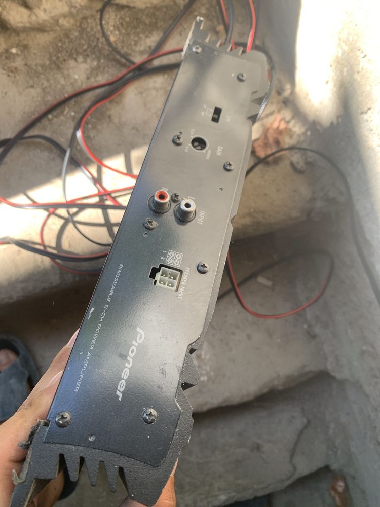 продавам бас каса