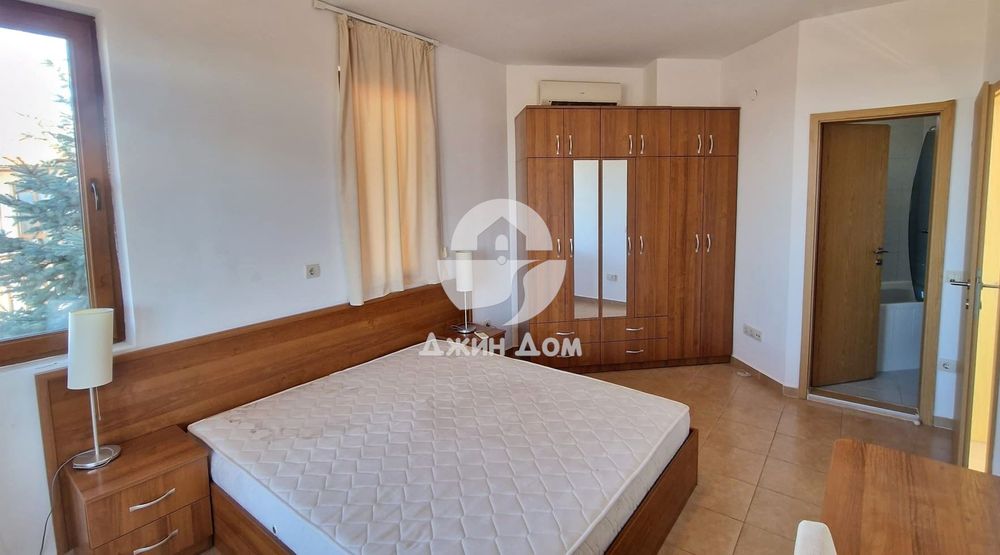 Двуетажна къща с БАСЕЙН и ПАРКОМЯСТО във к-с „Винеярдс Резорт“, Ахелой