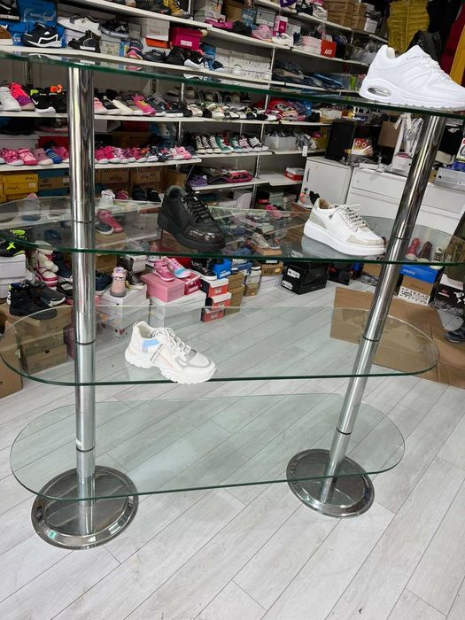 Стъклен стелаж / витрина / етажерка / рафт за търговски обект