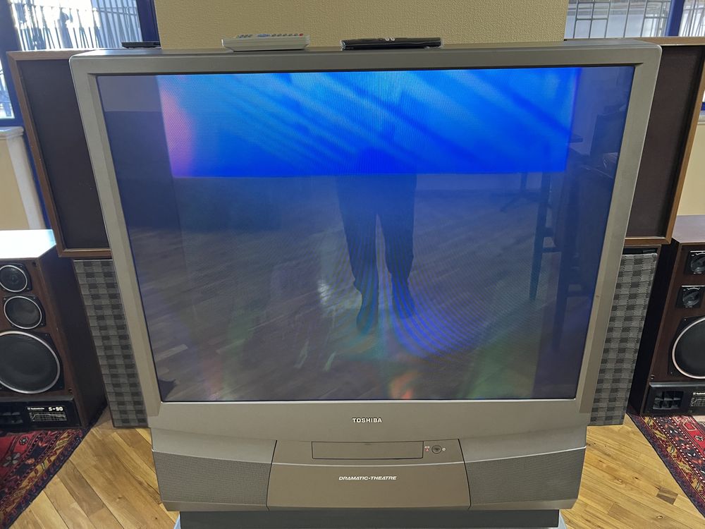 Проекционный телевизор TOSHIBA