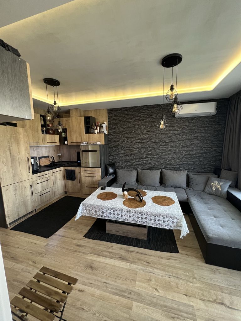 Продава се Четиристаен апартамент в Пловдив, Христо Смирненски - 75 кв.м за 2000 €/кв.м - Снимка #1