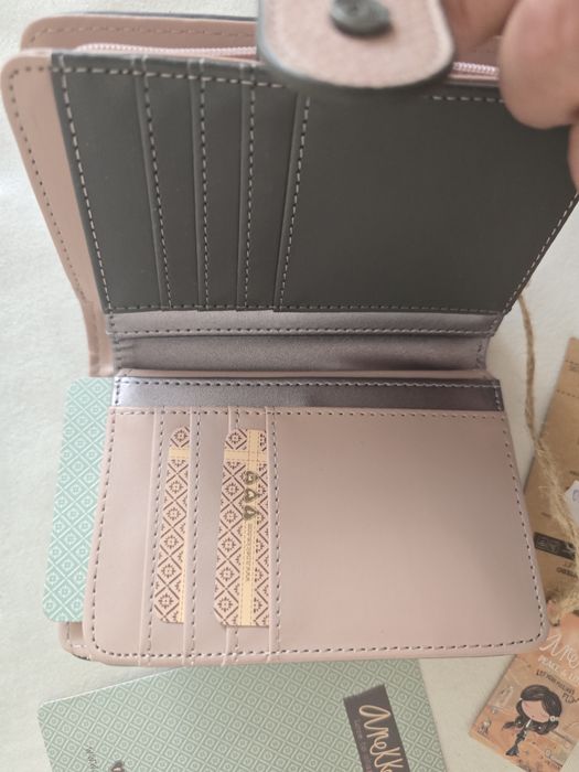Ново портомоне анеке с монетник и картодържателл
