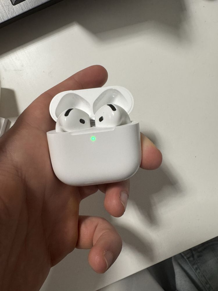 AirPods 4  Noise cancellation