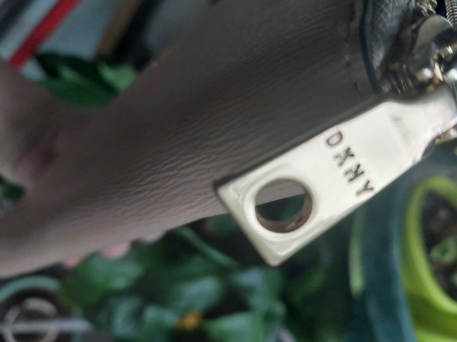 DKNY Original 100% Кожа Нов портфейл