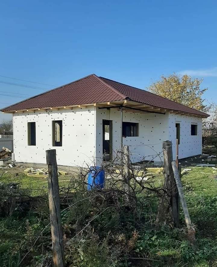 Casă pe structură metalică