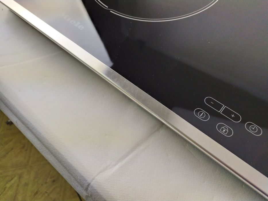 Miele Дизайнерски Керамичен плот за вграждане, котлон 80см KM 551 EDST