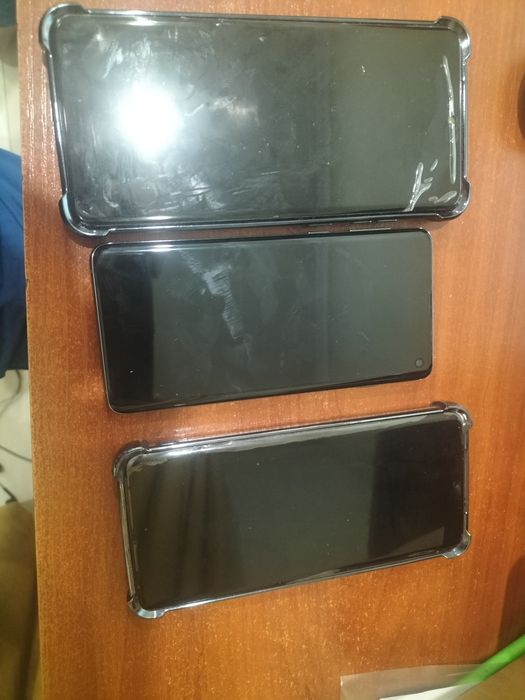 Продам три телефона