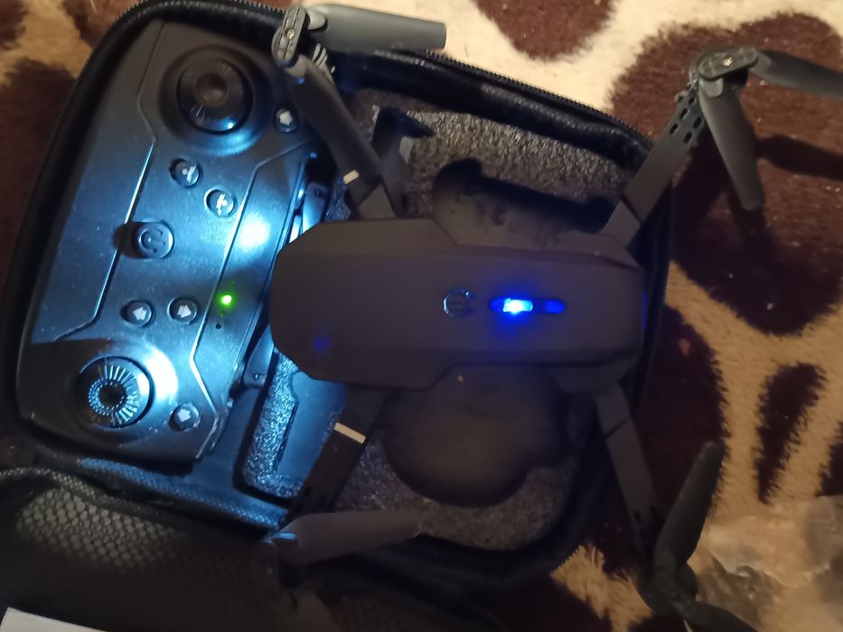 Dronă E88 -2 camere și geantă