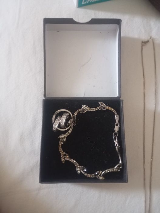 Vând set Ag 925.ptr.dame(brățară,cercei,inel,lănțic cu inimioara).