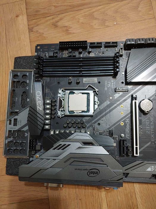 Intel Core i7 8700K + AsRock Z370 Extreme4