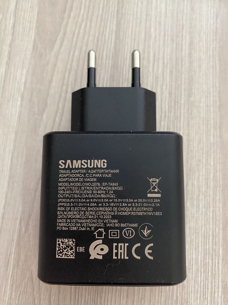 Продам беспроводную зарядку Samsung EP-N5200