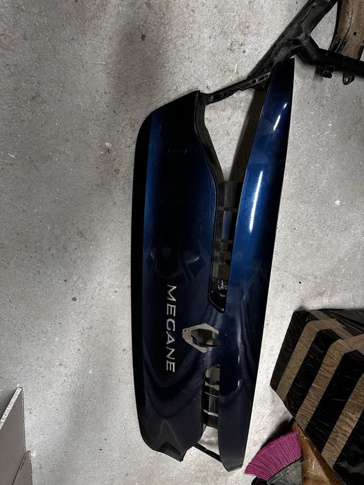 Ornament portbagaj renault megane 4 sedan.
