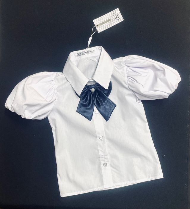 Школьная белая блузка с галстуком новые для девочки.