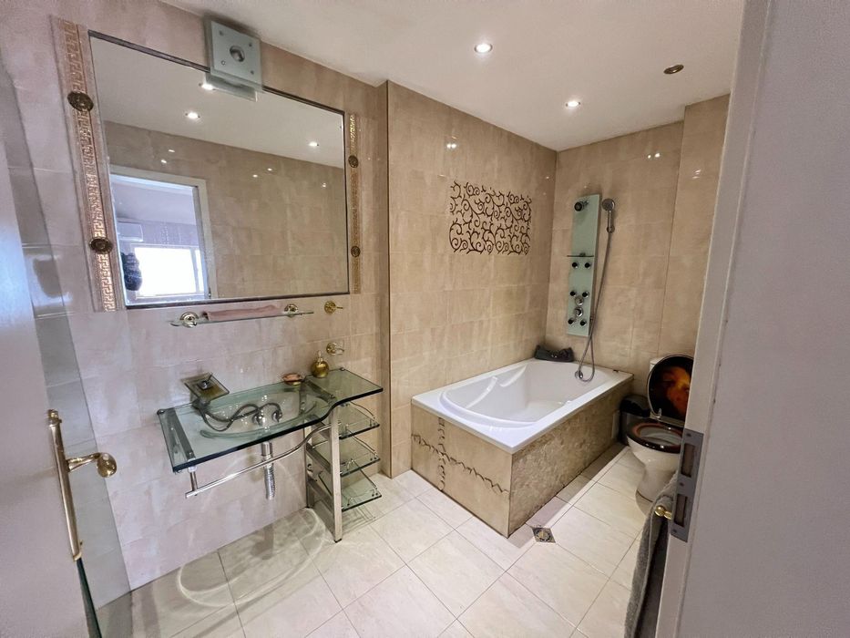 Продава се Четиристаен апартамент в София, Център - 260 кв.м за 2250 €/кв.м - Снимка #8