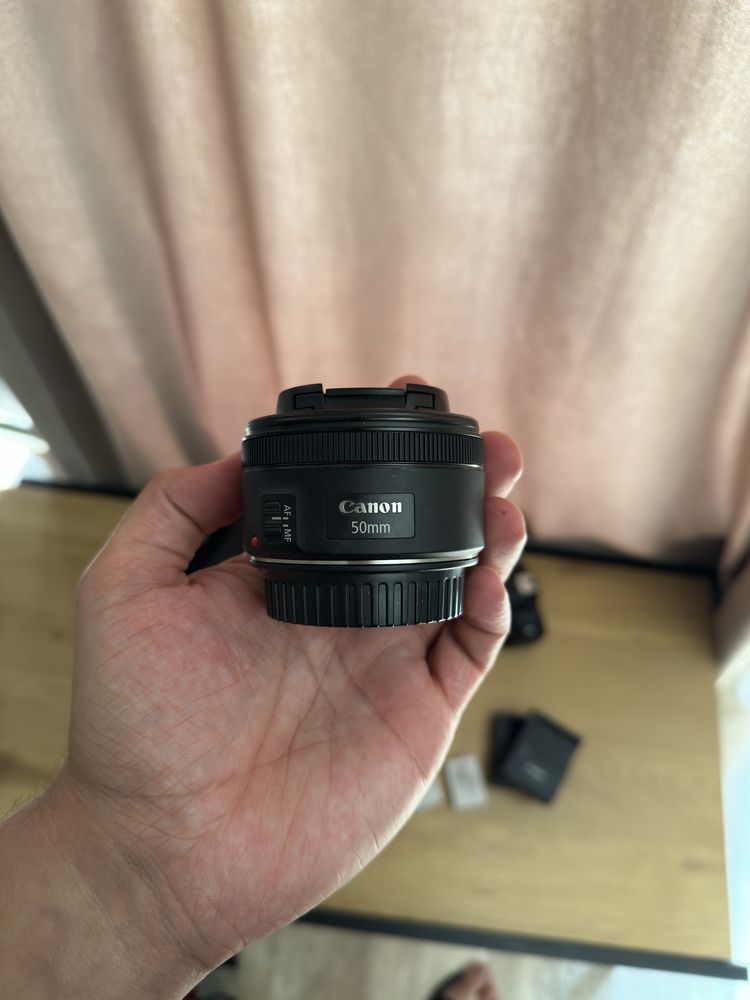 Фотоапарат Canon 700d