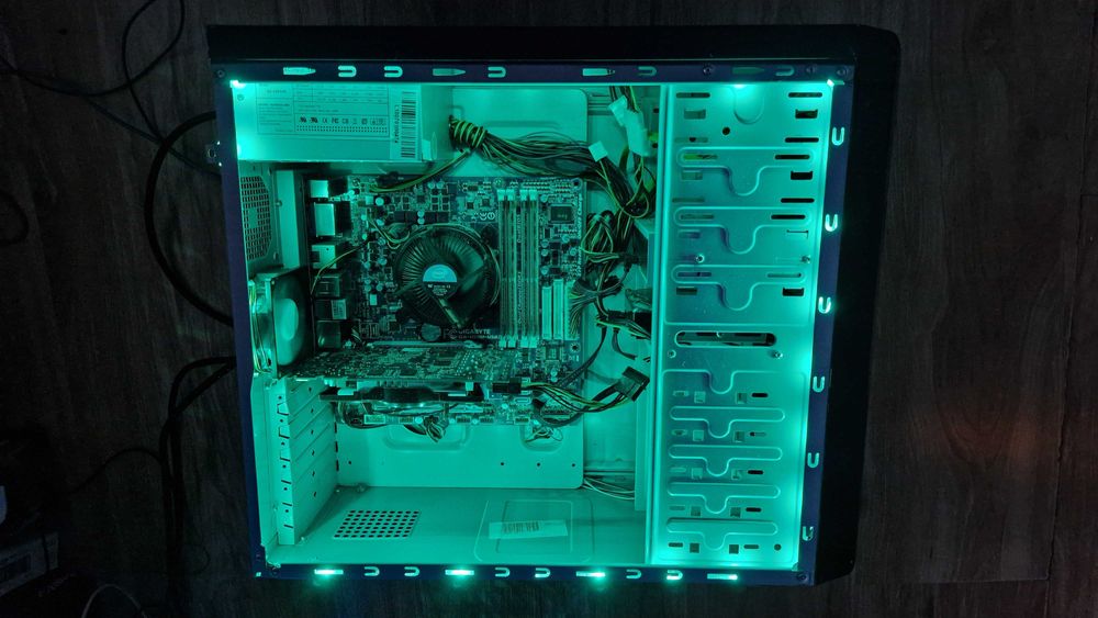 Vand PC Gaming i5 Quad/Green/16GB/1TB/AMD 5770/WiFi/W11 la 300lei
