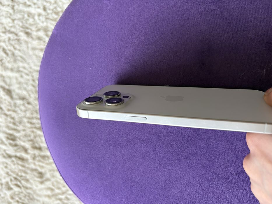 Apple iPhone 15 Pro Max – 256 GB – White Titanium – Stare impecabilă