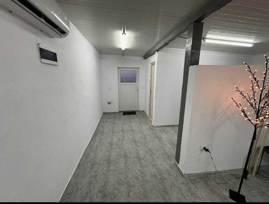 Inchiriez spatiu - salon