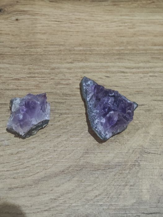 Натурален аметист — груб кристален кластер