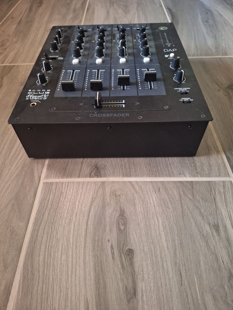 Mixer și amplificator audio