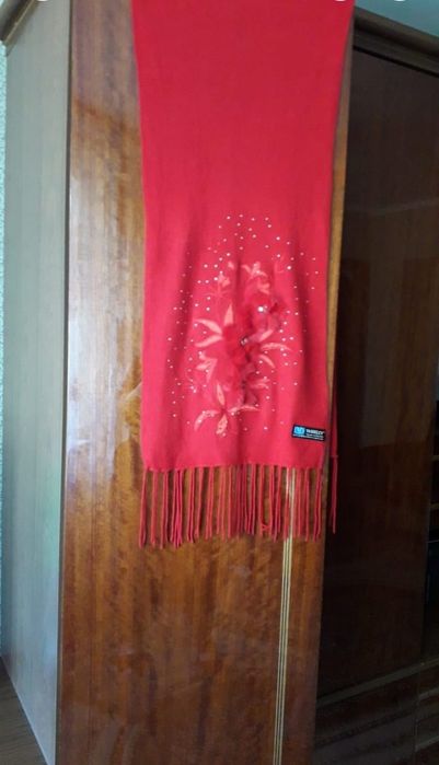 Продам палантин красный