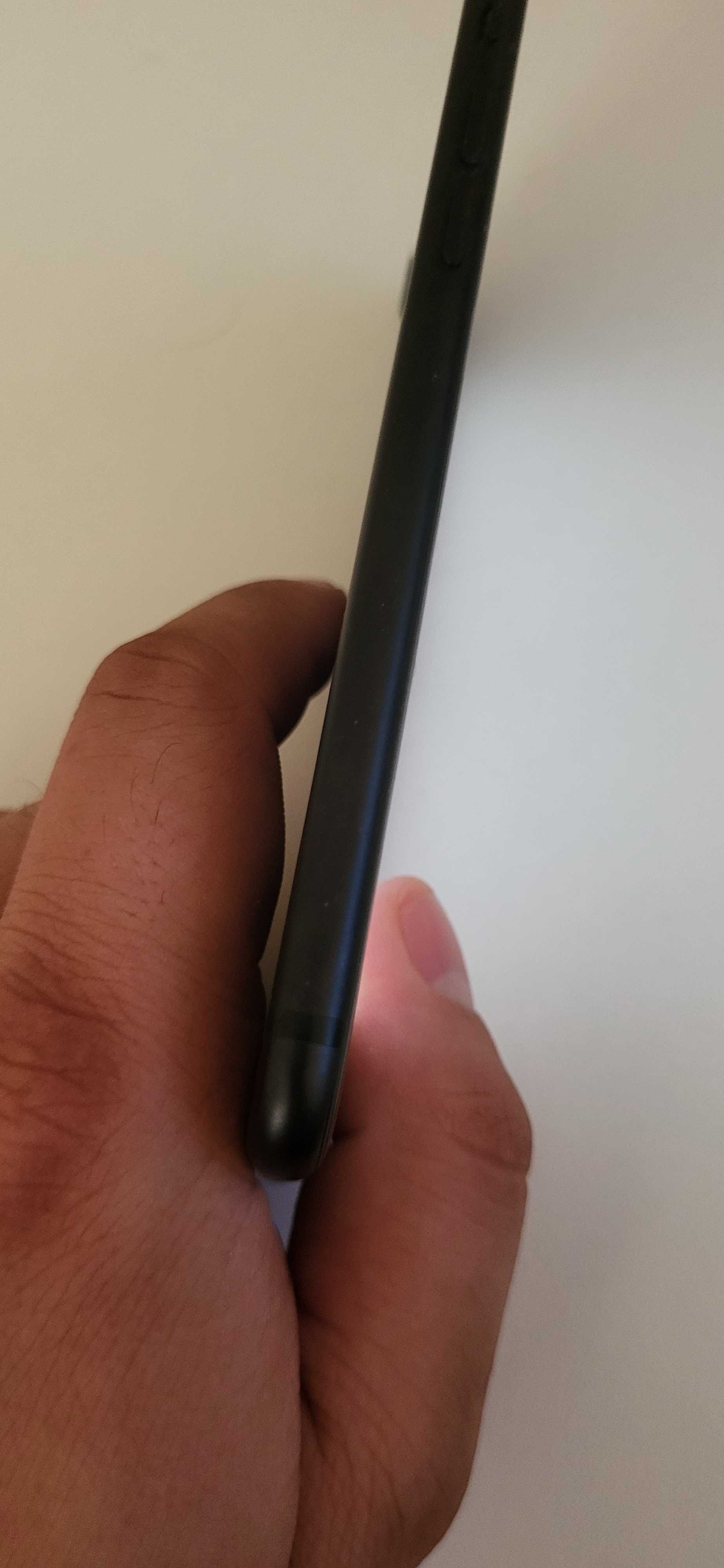 Продавам Iphone 7