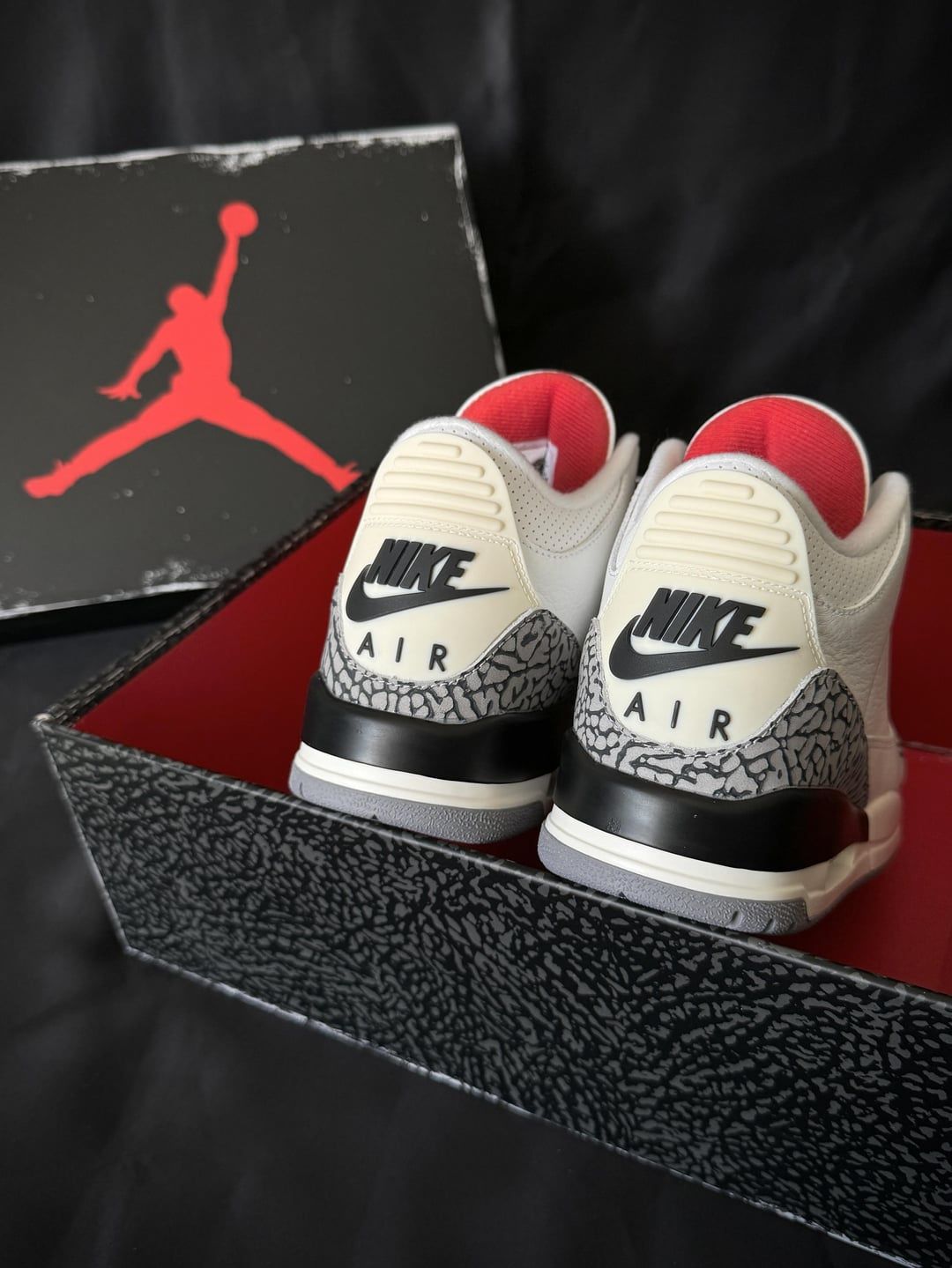 Jordan 3 mid White Cement