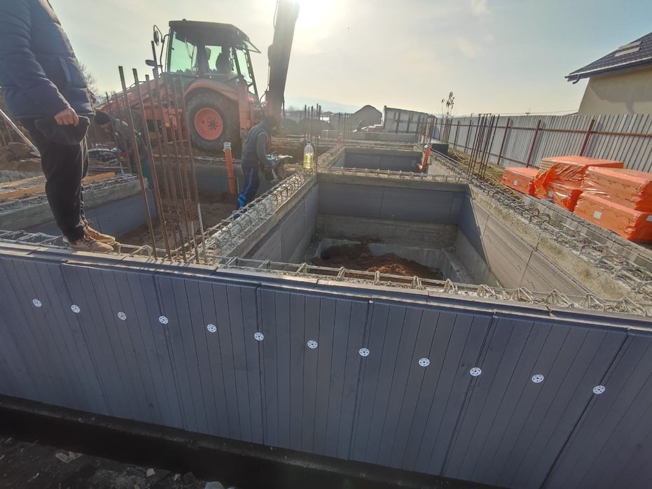 Case la cheie! Echipa de constructori disponibila!