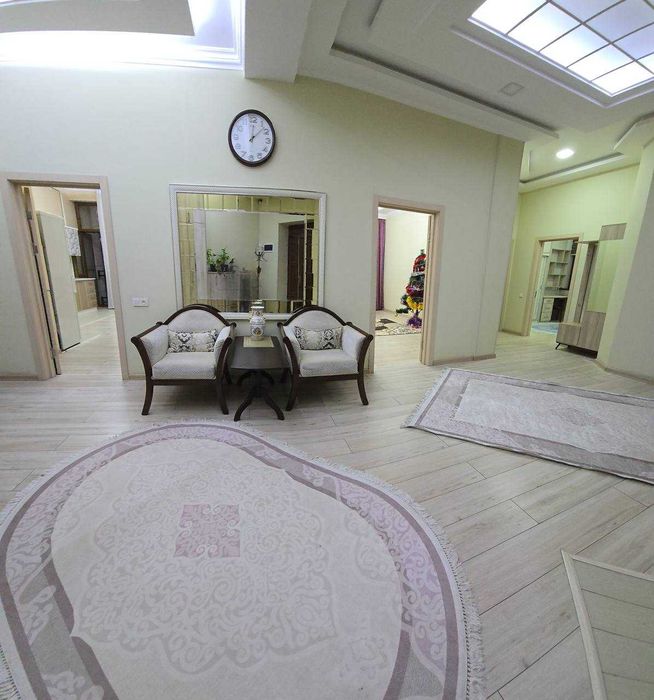 Oybek metro 5 daqiqa 4 xonalik 120kv kvartira topshiriladi SROCHNO