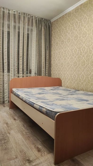 Продам 2 спальную кровать с матрасом
