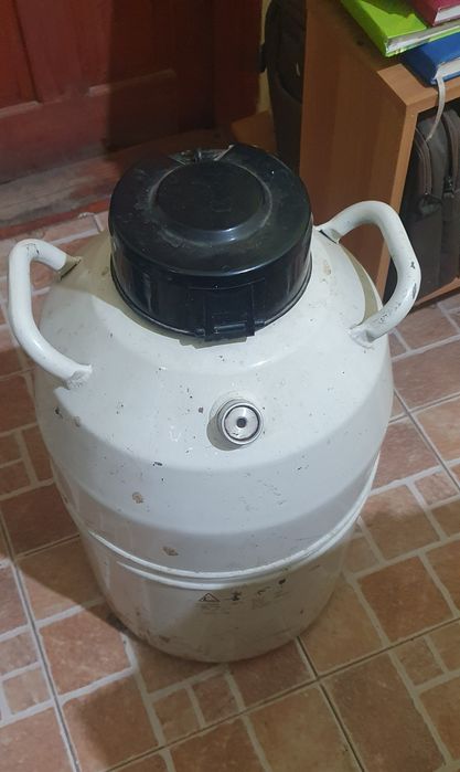 Vand container monte artificiale, pt pastrarea material seminal, azot
