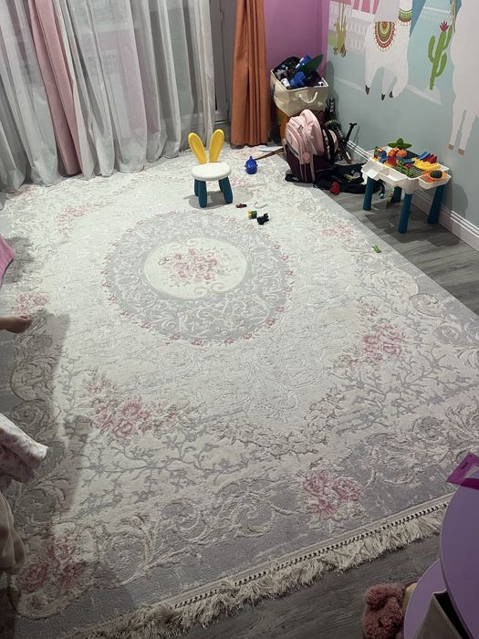 килем ени 2м , узындыгы 2,3м. таза жаксы багасы 20.000берем