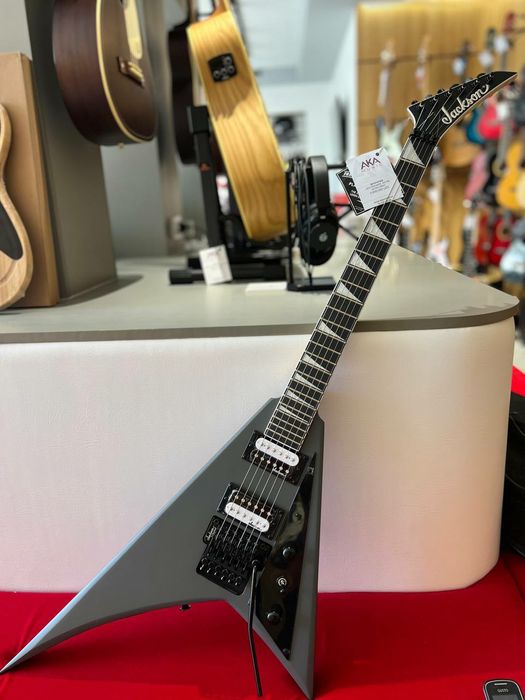 Gitaradan kurs o'rgataman