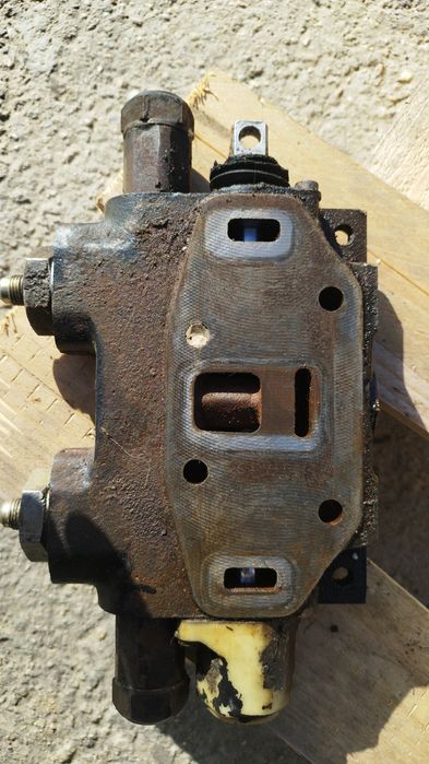 Felie distribuitor buldoexcavator