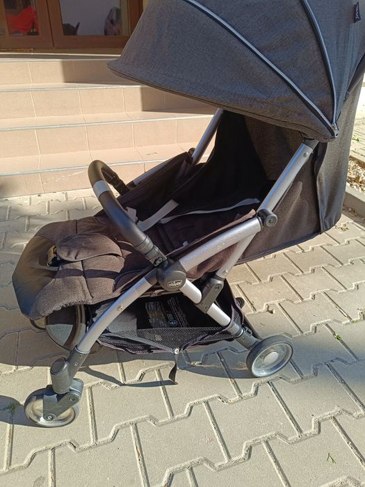 Vând cărucior Chicco