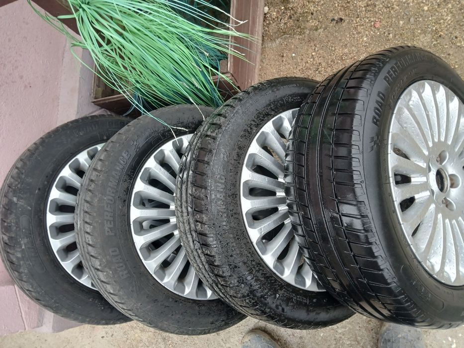 Jante Ford Focus plus anvelope vara aproape noi!