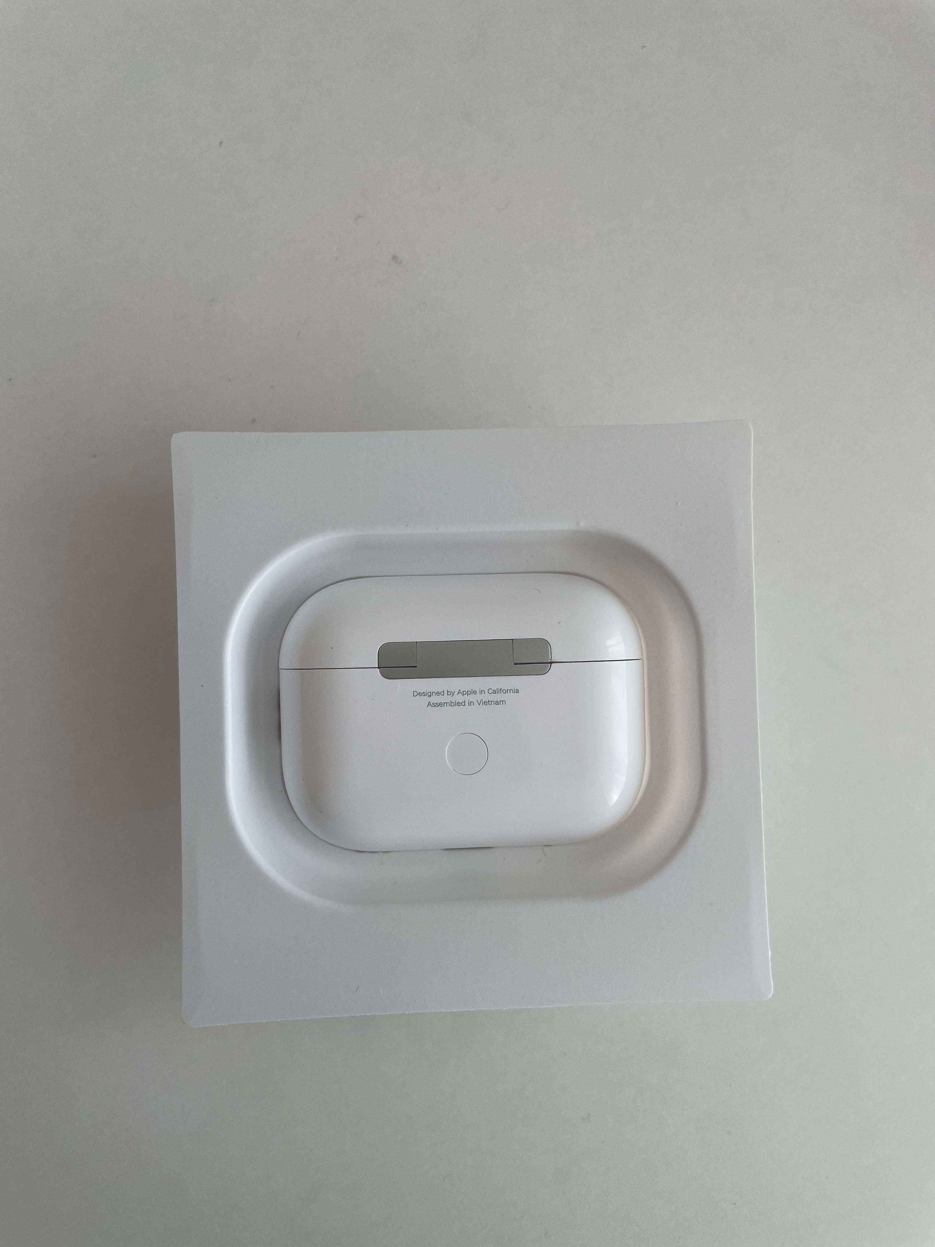 AirPods Pro - 2nd gen + подарък