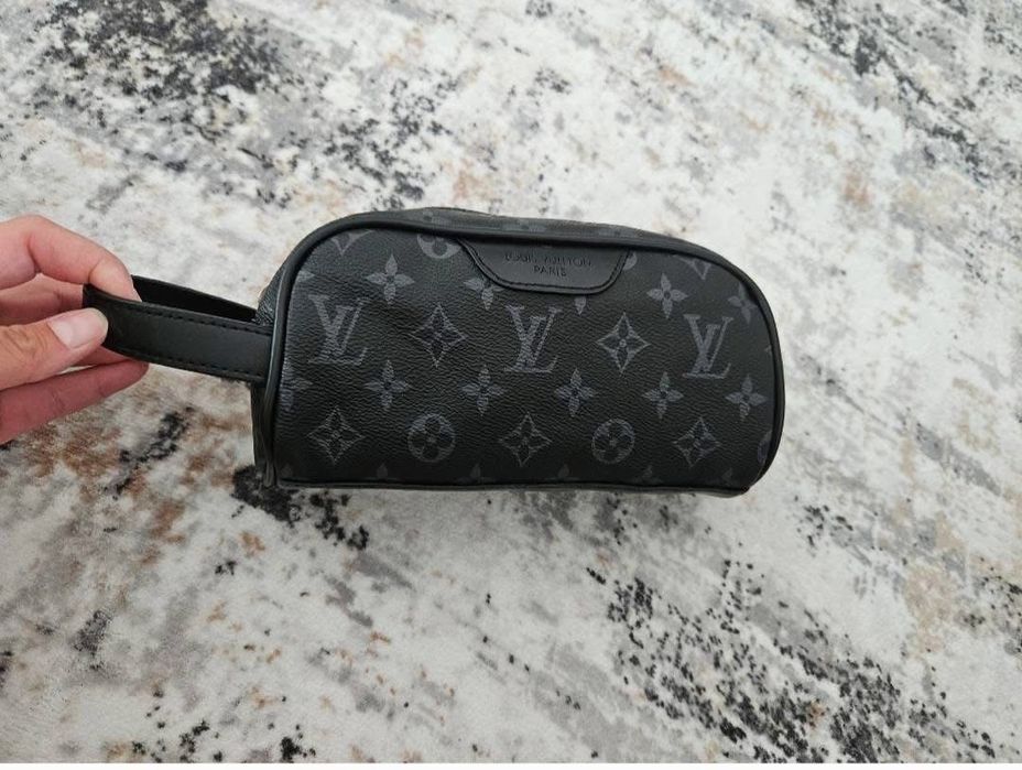 Мъжки и дамски несесери