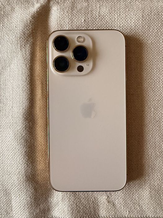 Продавам IPHONE 13 pro