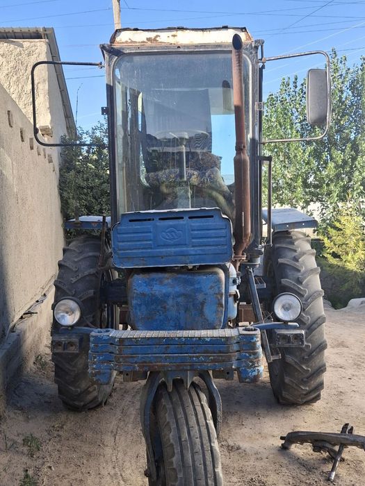 Traktor sotiladi xujatlar bor holati zo'r ruli gidravlika bortavoy 18
