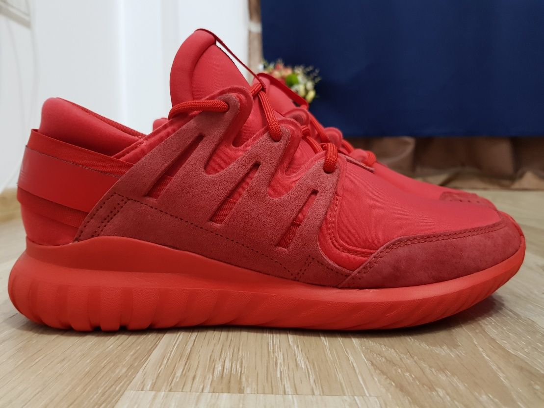 Adidasi Adidas Tubular mărimea 44 nike jordan force